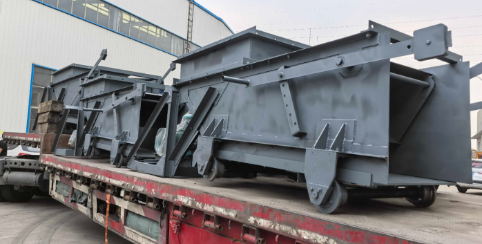 K2往復(fù)式給煤機(jī)廠區(qū)發(fā)貨