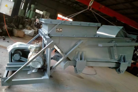 往復(fù)式給煤機(jī)車間生產(chǎn)現(xiàn)場 往復(fù)式給煤機(jī)車間生產(chǎn)現(xiàn)場